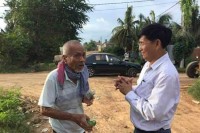 លោក លី សារី អភិបាលរងខេត្តបន្ទាយមានជ័យ ចុះទៅសំណេះសំណាល យកចិត្តទុកដាក់លើជីវភាពរស់នៅ នៅក្រុងសេរីសោភណ