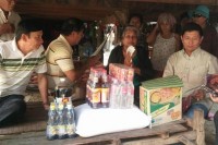 លោក លី សាយ រី អភិបាលរង ខេត្ត បានចុះ ជួយជួសជុលផ្ទះប្រជាពលរដ្ឋ
