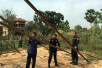 លោកវរសេនីយ៍ត្រី ស៊ិន ដៀប ចុះជួយសង់លំនៅដ្ឋានជនក្រីក្រ