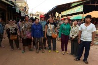 លោក អភិបាលខេត្ត លោក អភិបាលស្រុក និងលោកប្រធានមន្ត្រីហិរញ្ញវត្ថុខេត្តឃុបឃិតគ្នាធ្វើបាបអាជីវកផ្សារចក្រី