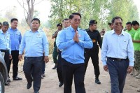 សូមឯកឧត្ដមអភិបាល នៃគណៈអភិបាលខេត្តមេត្តាជួយរកយុត្តិធរ៍ដល់អាជិវកផ្សារចក្រី ខេត្តបន្ទាយមាន និង លោក ហ៊ន ហៀងផេង