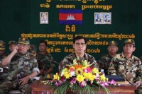 ឯកឧត្ដម នាយឧត្ដមសេនិយ៍ មាស សាវ៉ន អគ្គនាយក អគ្គនាយកដ្ថានយោធសេវាបានអបរំចិត្តសាស្ត្រ កងពលតូចថ្មើជើងលេខ៥១