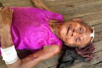 តិរច្ឆានមែន ហ៊ានលើកដំ បងសំពង ក្បាល ម្ដាយក្មេកខ្លួន ឯងយ៉ាង សាហាវ ឃោរឃៅ របួសធ្ងន់ធ្ងរ