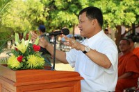 បន្ទាប់ពីបាន ជួបសំណេះ សំណាលជាមួយ សមាជិកគណបក្សនៅ ស្រុកវាលវែង