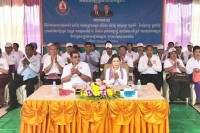 ឯកឩត្ត ឧបនាយករដ្ថមន្រ្តី កែ គឹមយ៉ាន បានអញ្ជើញចុះ ជួបសមាជិ សមាជិការ គណបក្ស ប្រជាជនកម្ពុជា ស្រុកម៉ាឡៃ ចំនួន ៣០០០នាក់