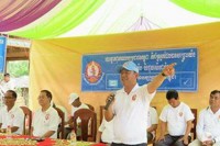 ឯកឩត្ដម វី សំណាង អភិបាលខេត្ត បានអញ្ជើញចុះជួប សំណេះ សំណាលជាមួយ សមាជិក សមាជិការ គណបក្សប្រជាជន ស្រុកភ្នំស្រួច