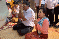 ឧបនាយករដ្ផមន្រ្តី កែ គឹមយ៉ាន បានអញ្ជើ្ញញចុះ ទៅពិនិត្យរានហាល នៅប្រាសាទបន្ទាយឆ្មារ