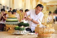 សម្តេចតេជោ ហ៊ុន សែន និងក្រុមគ្រួសារសាច់ញាតិ និមន្តព្រះសង្ឃ ៦៧អង្គ រាប់បាត្រឧទ្ទិសកុសលជូនវិញ្ញាណក្ខន្ធ អគ្គមហាឧបាសិកាពុទ្ធសាសនូបត្ថម្ភក៍ ប៊ុន សុថា