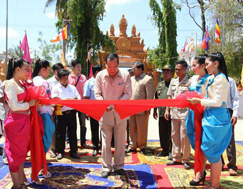 អបអរសាទរ ពិធីសម្ភោធឆ្លង សមិទ្ធផលនានា នៅក្នុងវត្តសុវណ្ណ ក្ខាសត្ថារាម (ហៅវត្តកណ្តាល) ក្នុងឃុំស្រះជីក ស្រុកភ្នំស្រុក